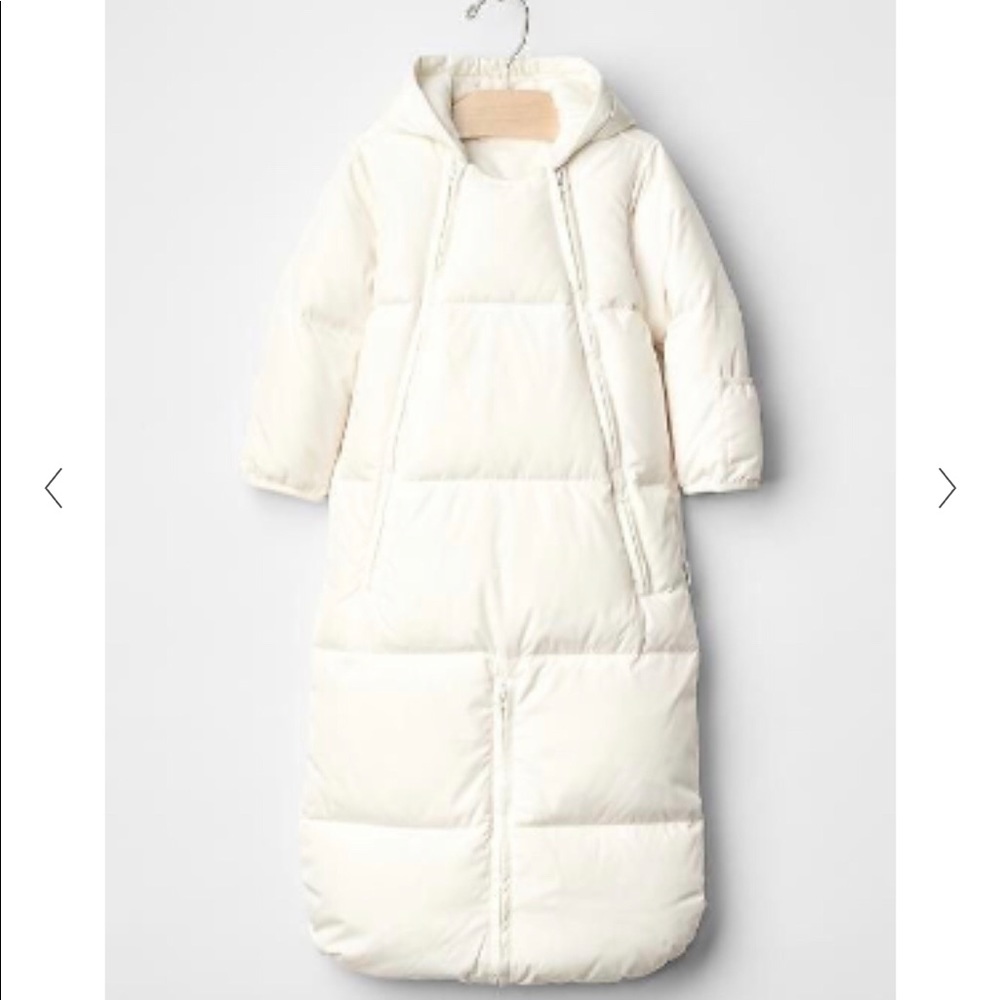 ✨sold✨Baby gap NWT snowsuit 6-12 months